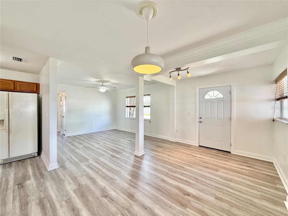 7810 FELICE AVENUE — photo 8 of 23