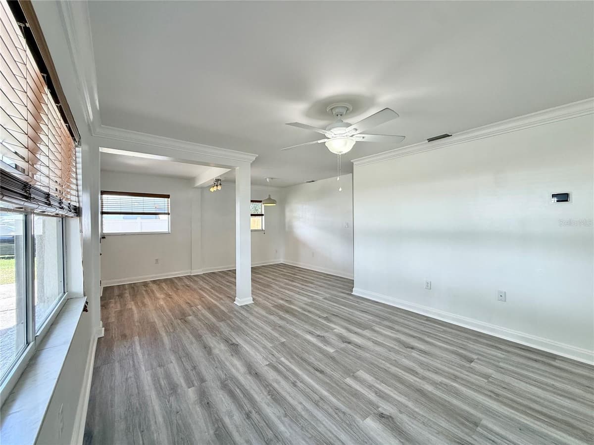 7810 FELICE AVENUE — photo 9 of 23