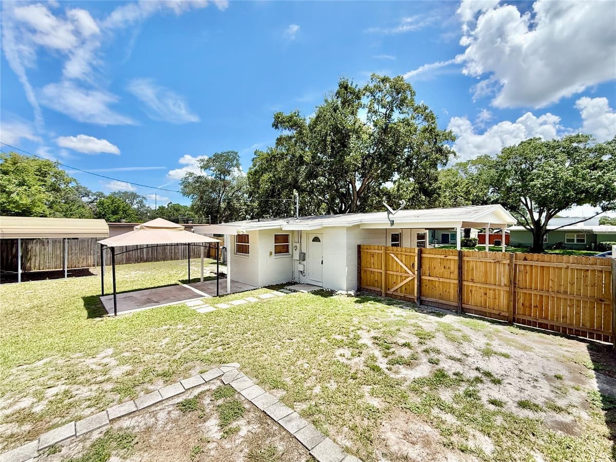 7810 FELICE AVENUE — photo 4 of 23