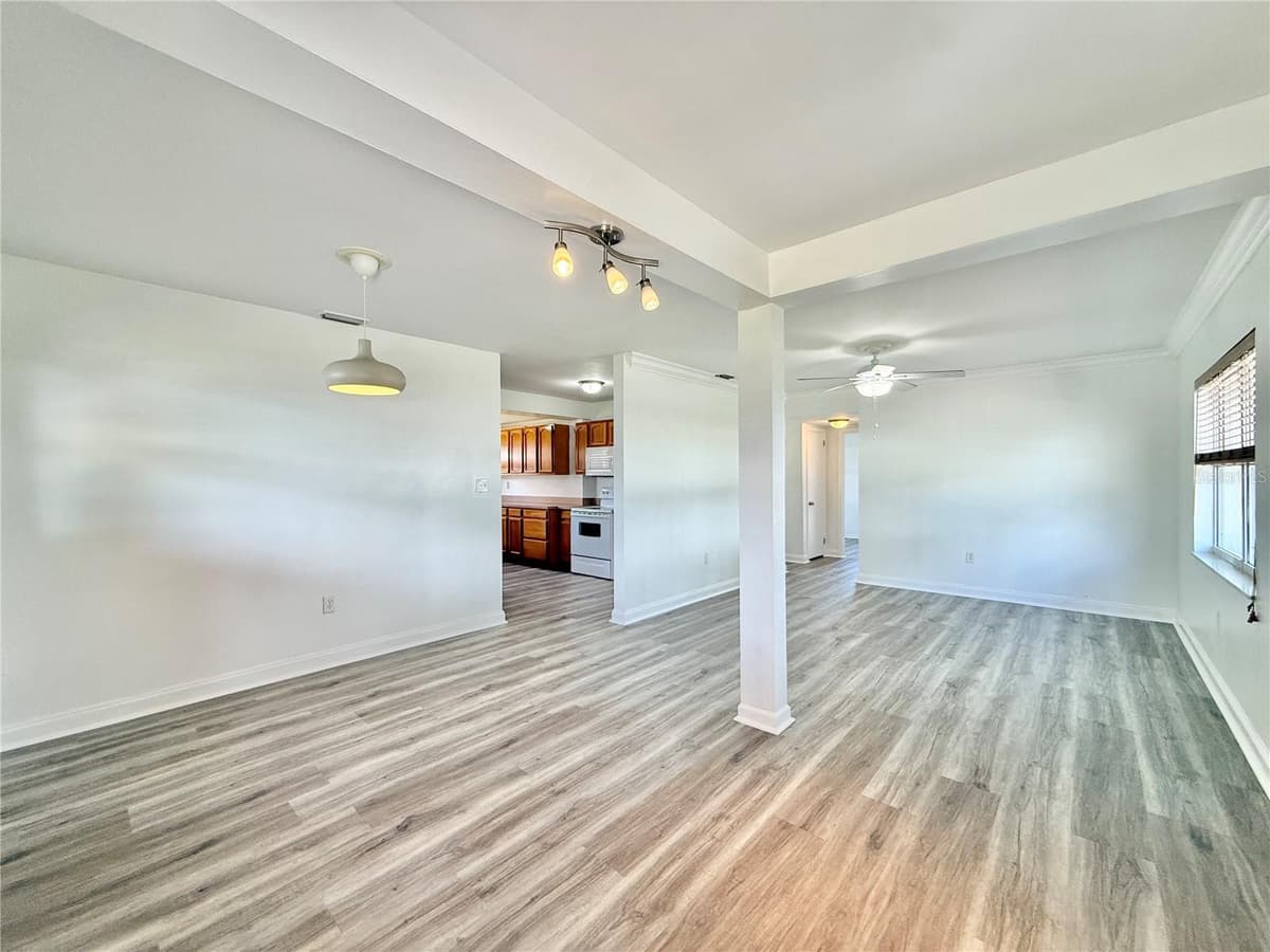 7810 FELICE AVENUE — photo 7 of 23
