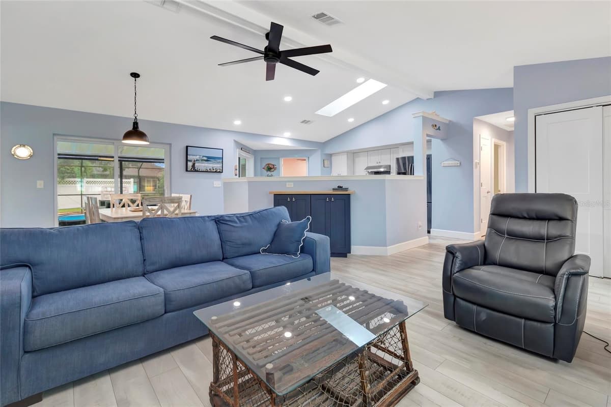 5325 ABAGAIL DRIVE — photo 9 of 41