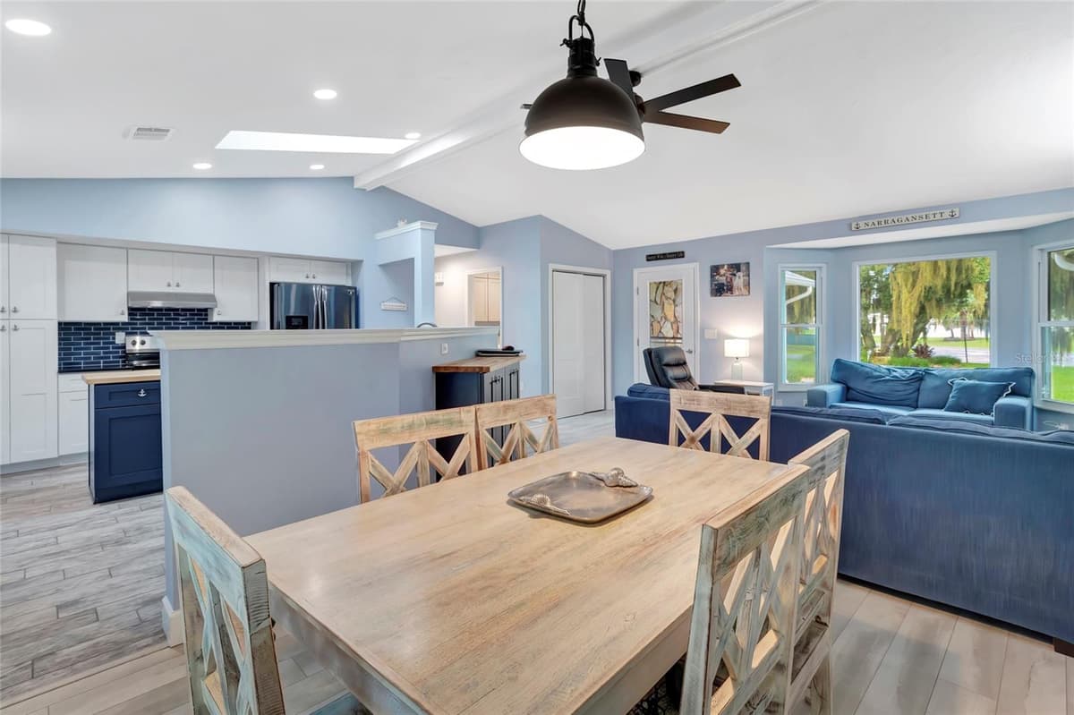 5325 ABAGAIL DRIVE — photo 11 of 41