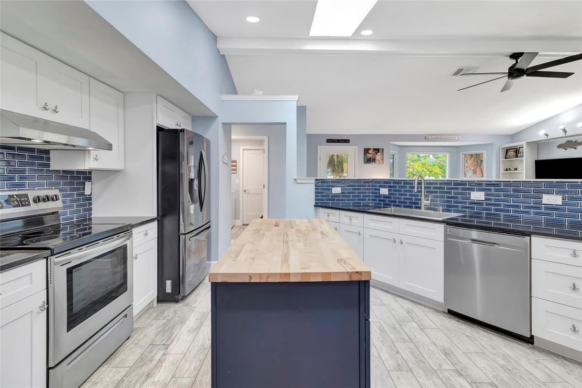 5325 ABAGAIL DRIVE — photo 15 of 41