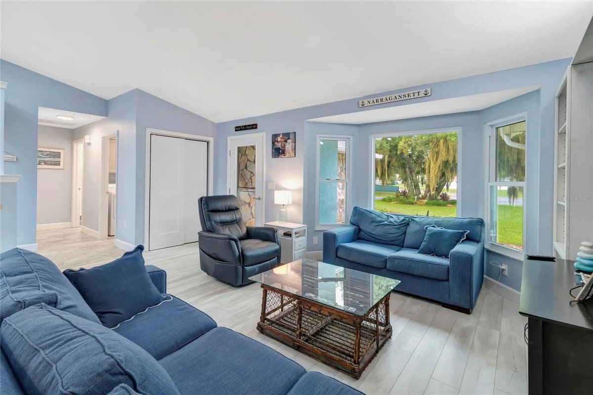5325 ABAGAIL DRIVE — photo 10 of 41