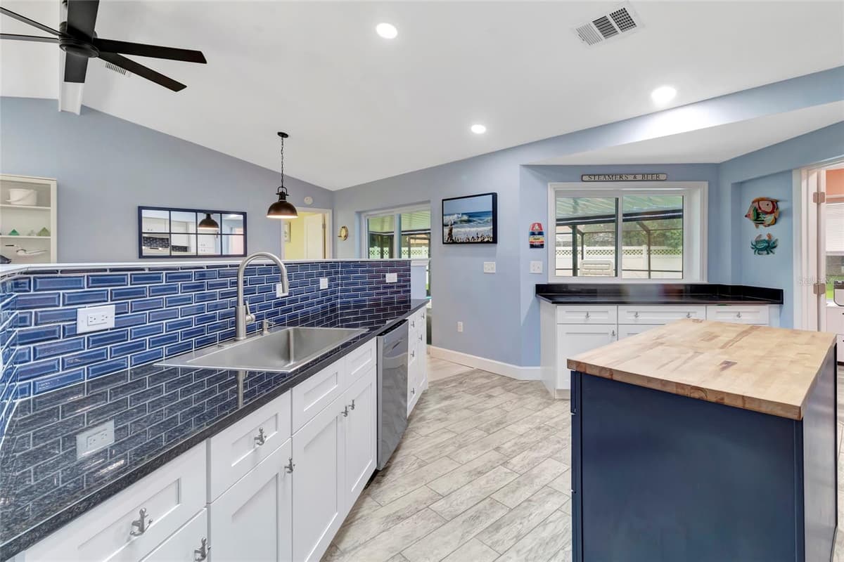 5325 ABAGAIL DRIVE — photo 13 of 41