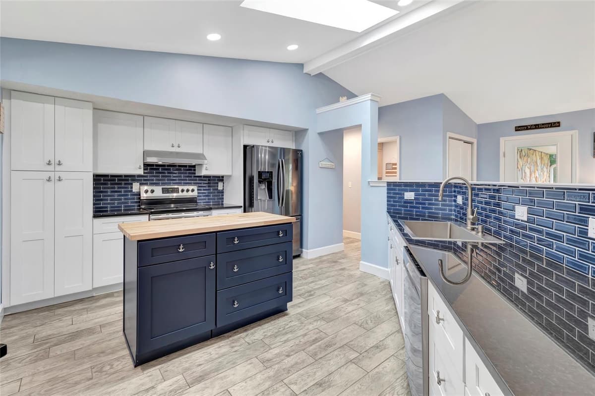 5325 ABAGAIL DRIVE — photo 12 of 41
