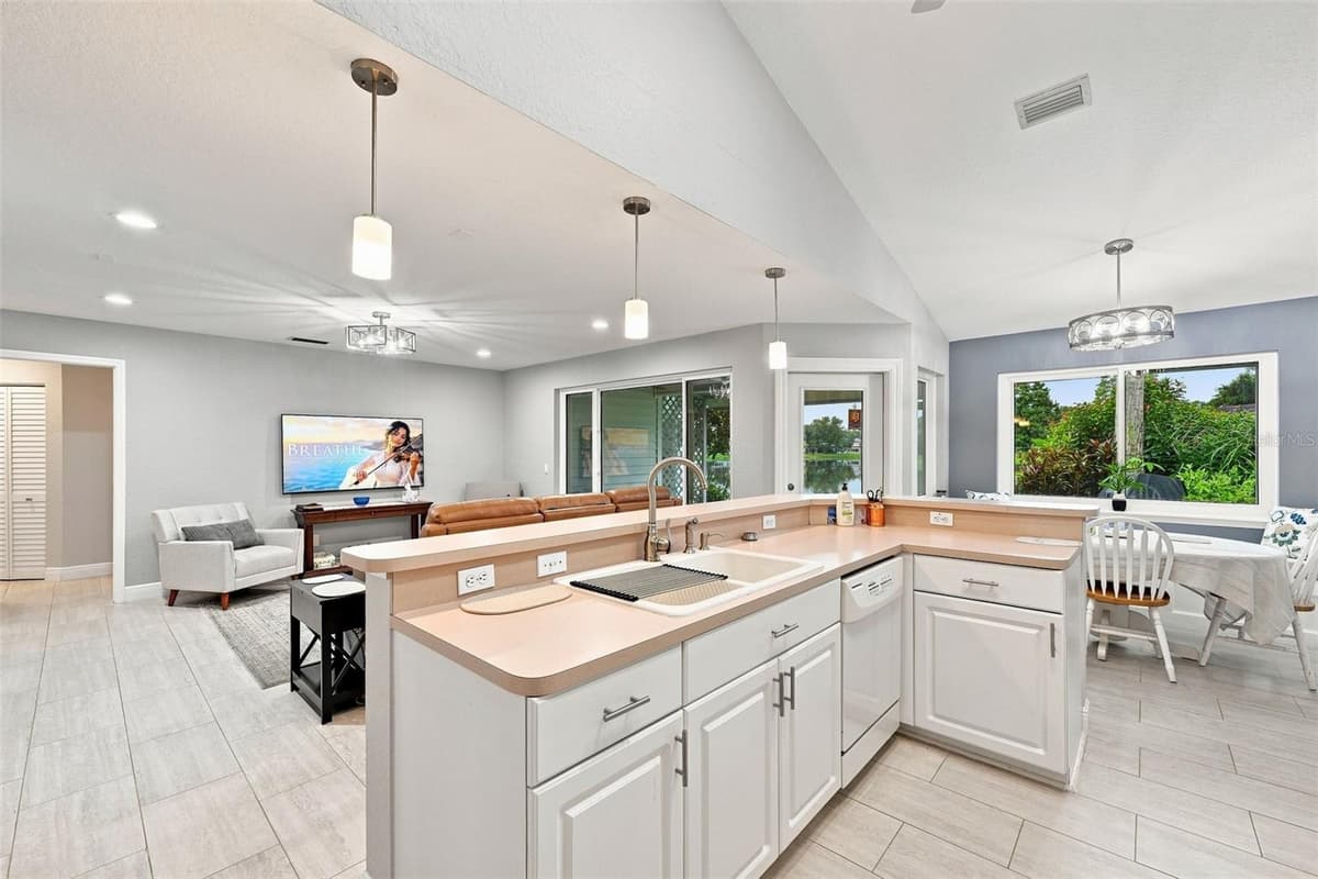 1821 LAKE HERON DRIVE — photo 9 of 48