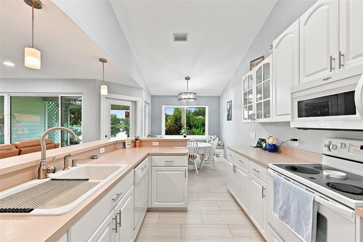 1821 LAKE HERON DRIVE — photo 12 of 48