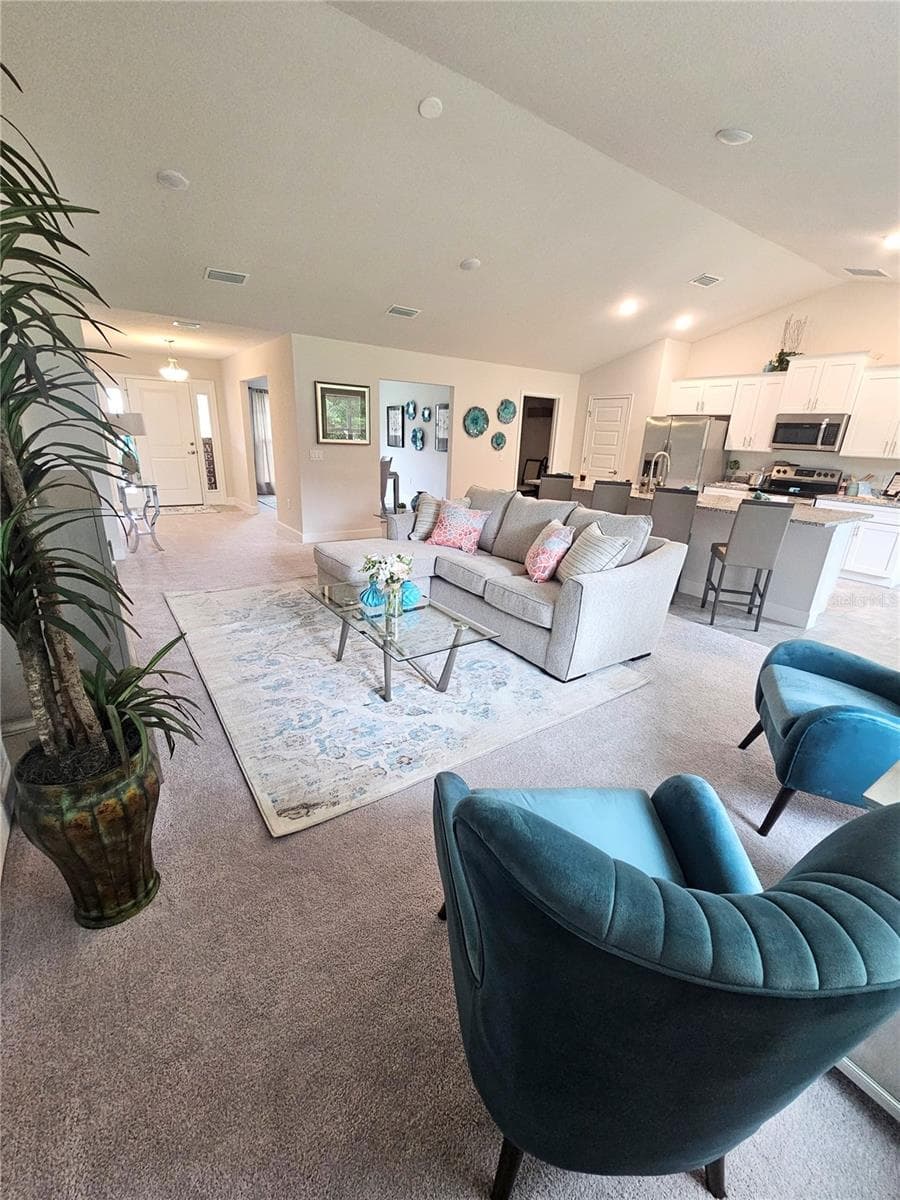 133 BELLFLOWER DRIVE — photo 7 of 19