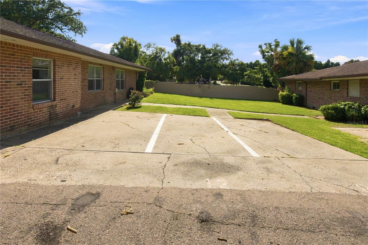 101 LAKE HUNTER DRIVE — photo 2 of 4