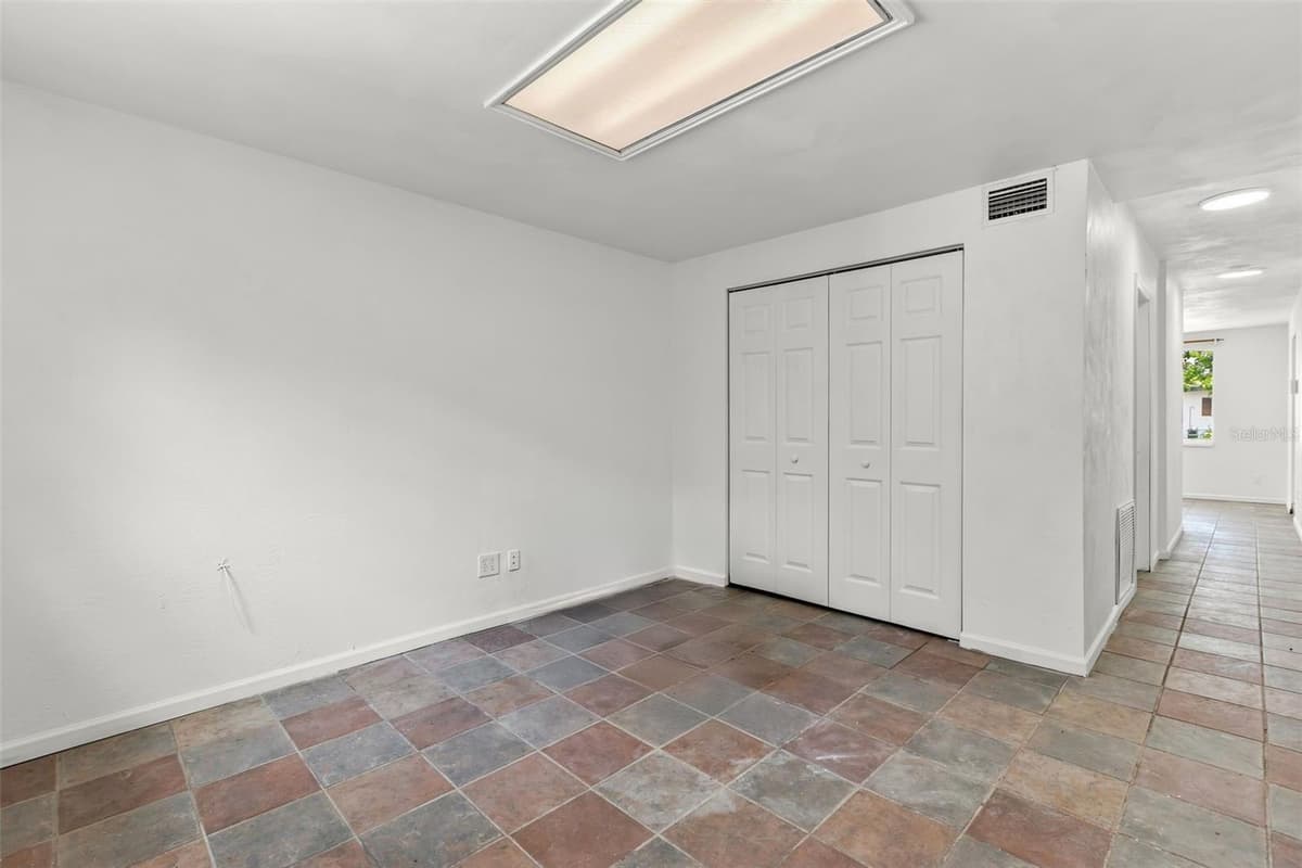 1432 RICHMOND AVENUE — photo 6 of 46