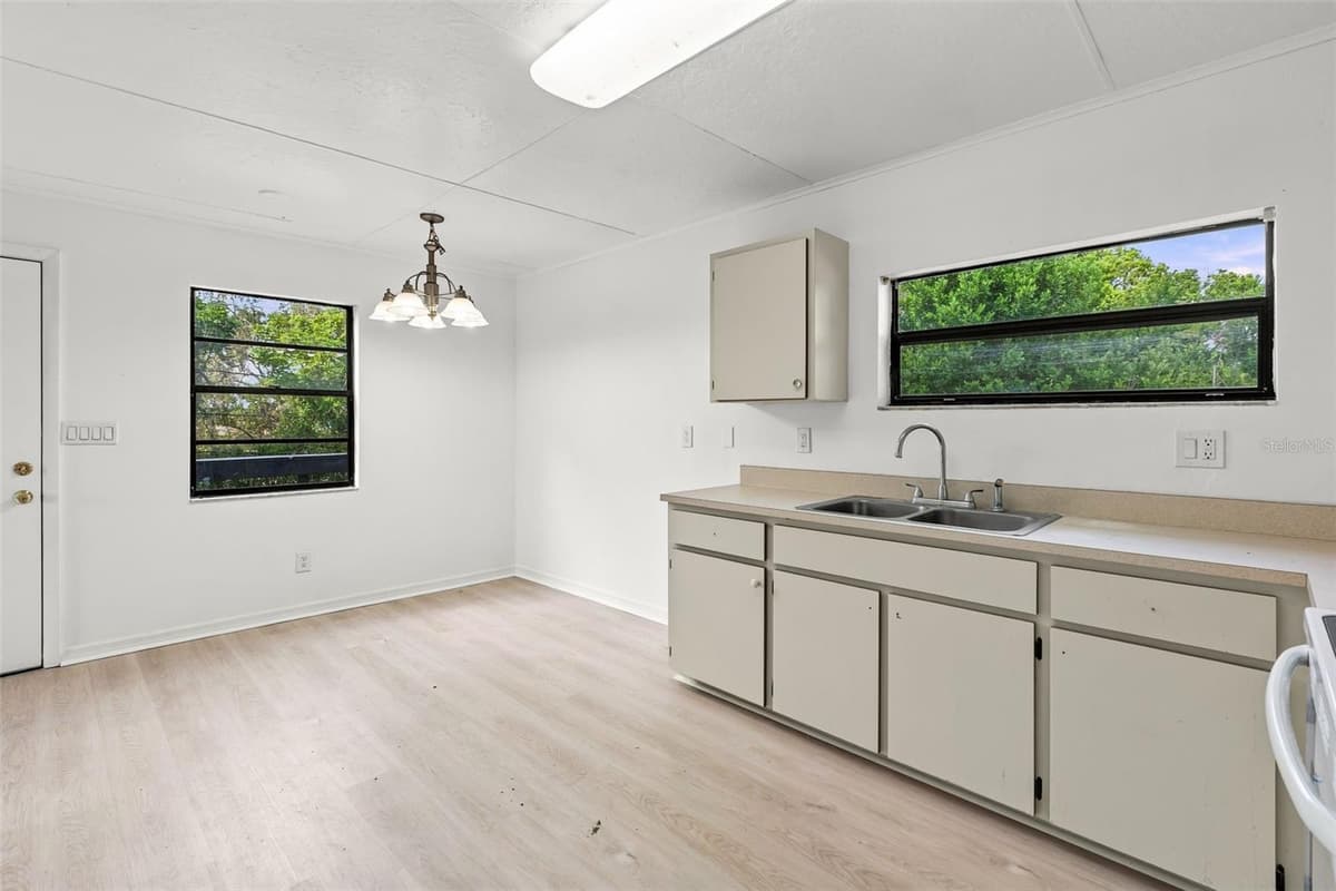 1432 RICHMOND AVENUE — photo 18 of 46