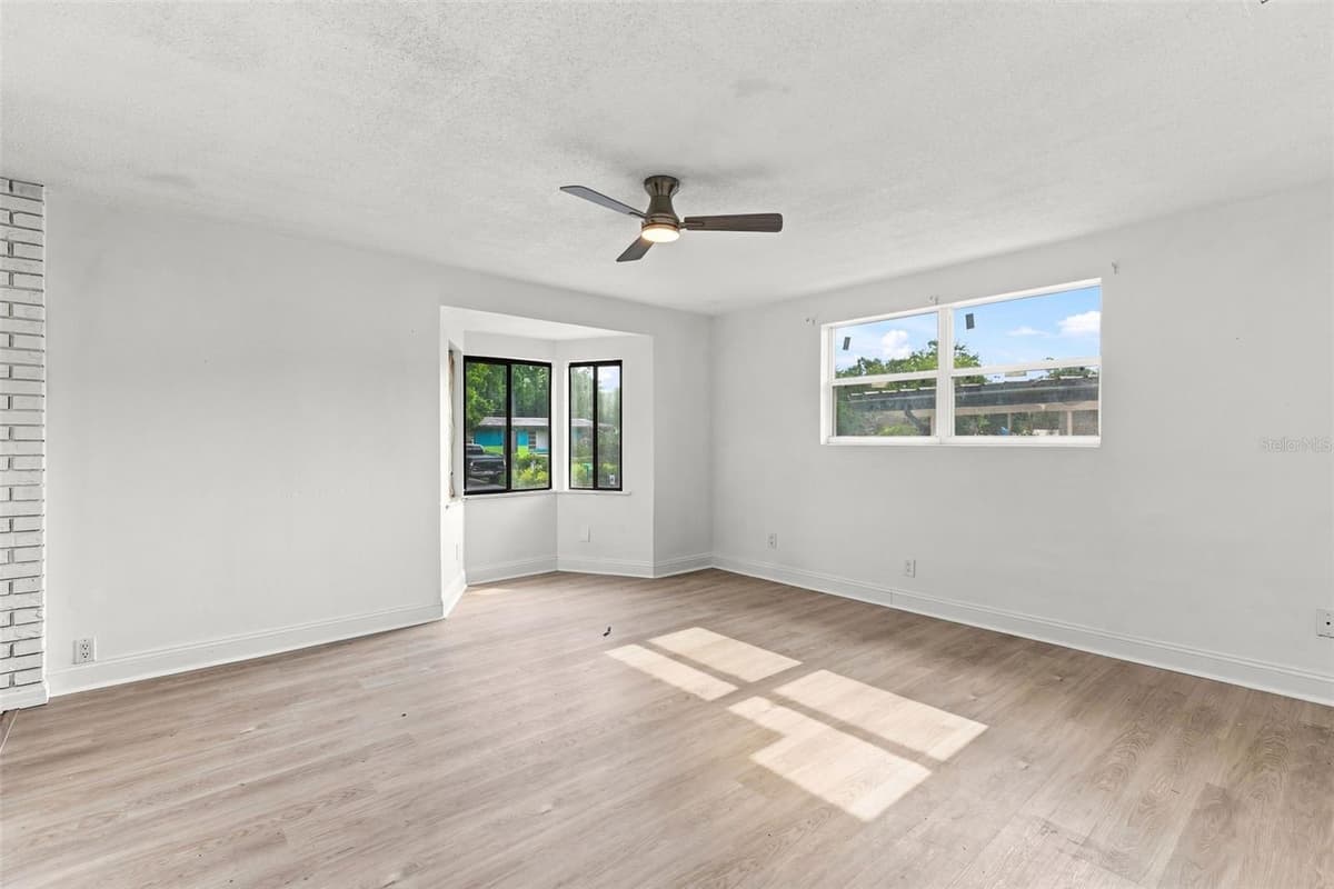 1432 RICHMOND AVENUE — photo 9 of 46