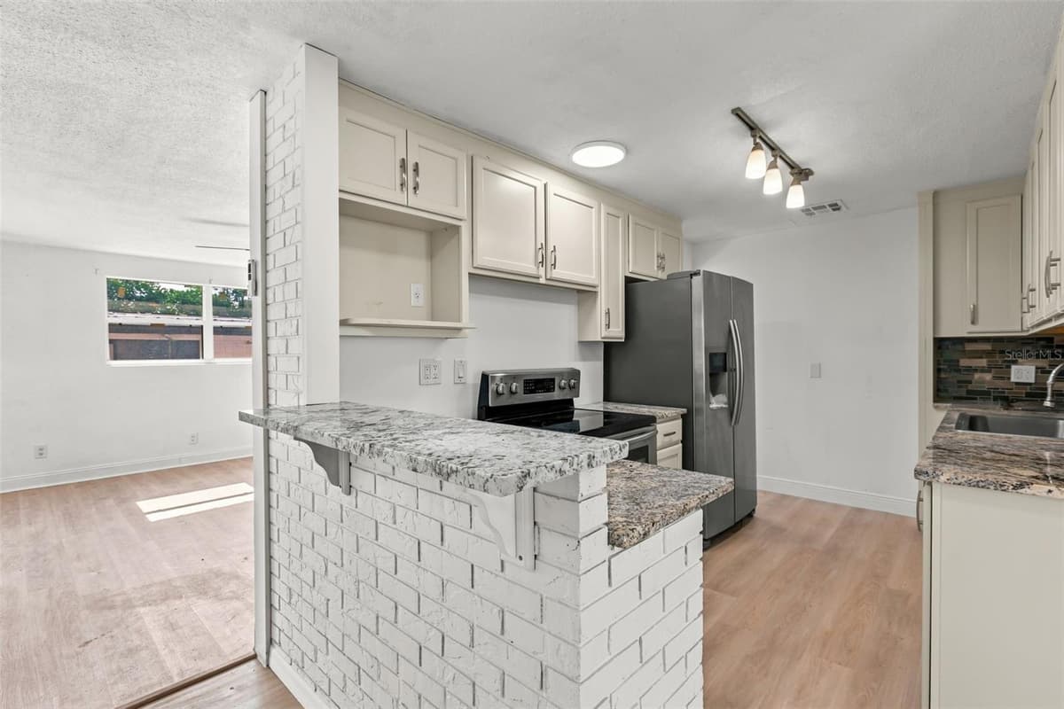 1432 RICHMOND AVENUE — photo 19 of 46