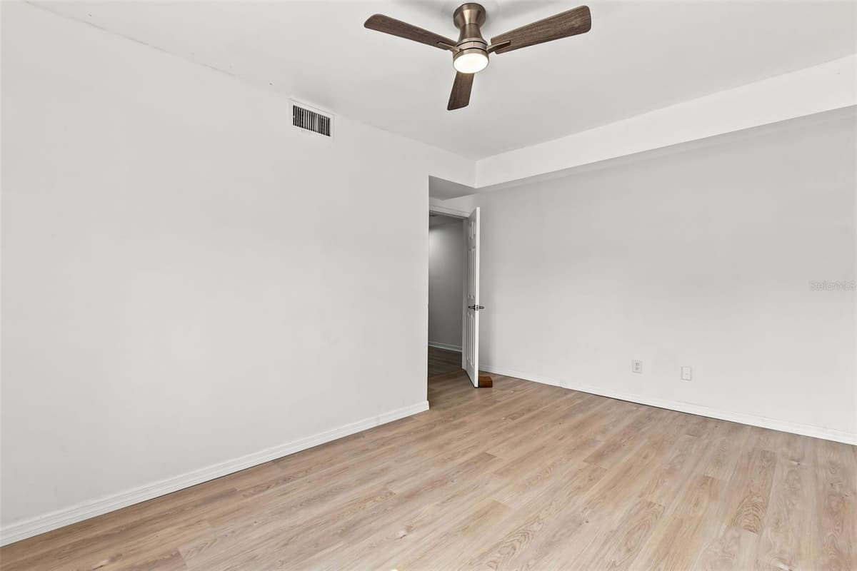 1432 RICHMOND AVENUE — photo 10 of 46
