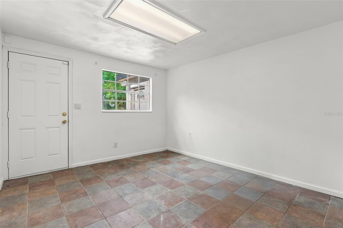 1432 RICHMOND AVENUE — photo 5 of 46