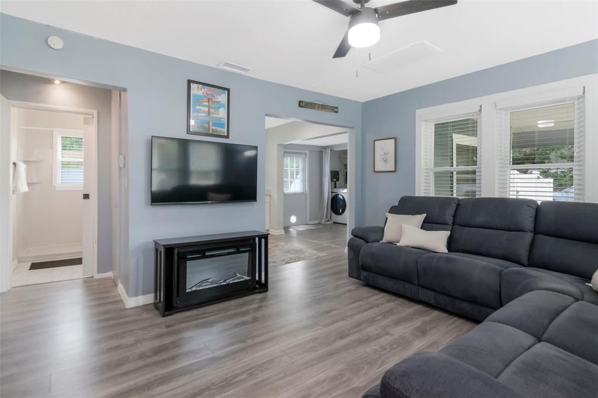 1716 SITKA STREET — photo 5 of 31