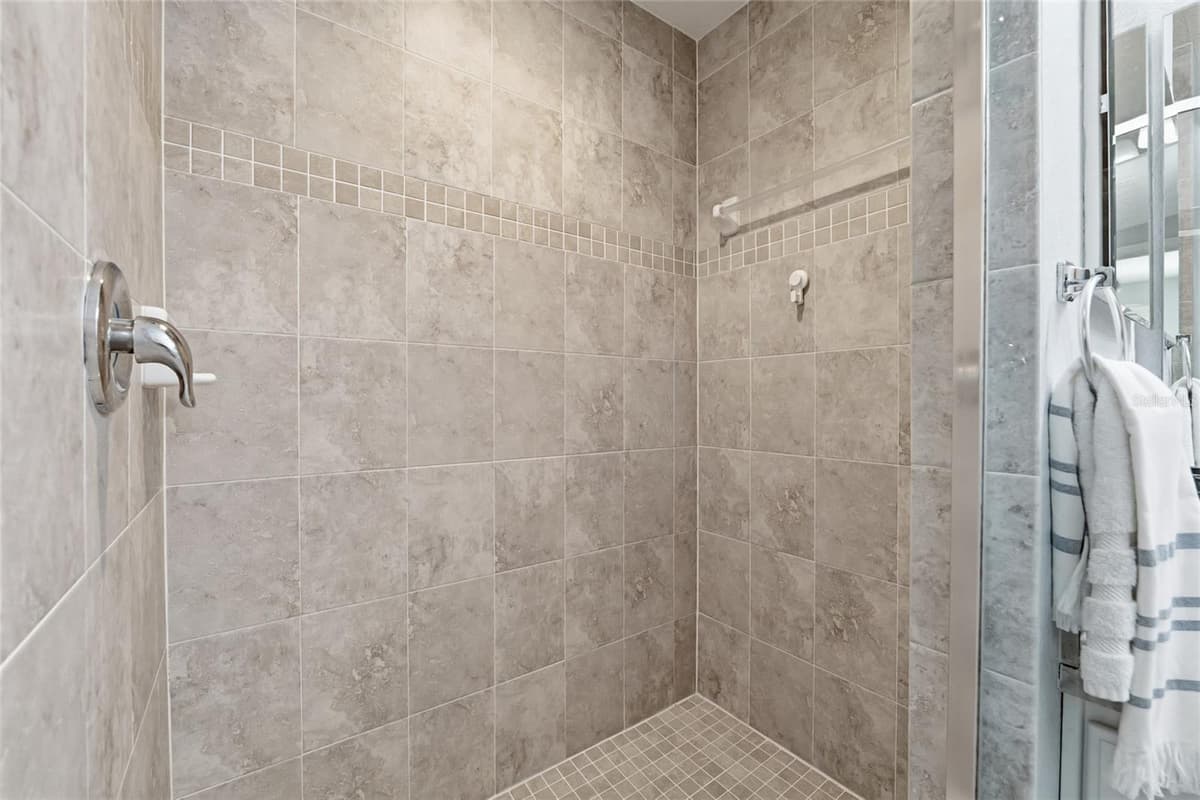 10421 RIVERCREST DRIVE — photo 19 of 49