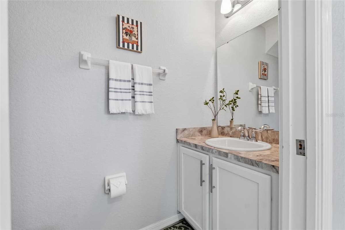 10421 RIVERCREST DRIVE — photo 9 of 49