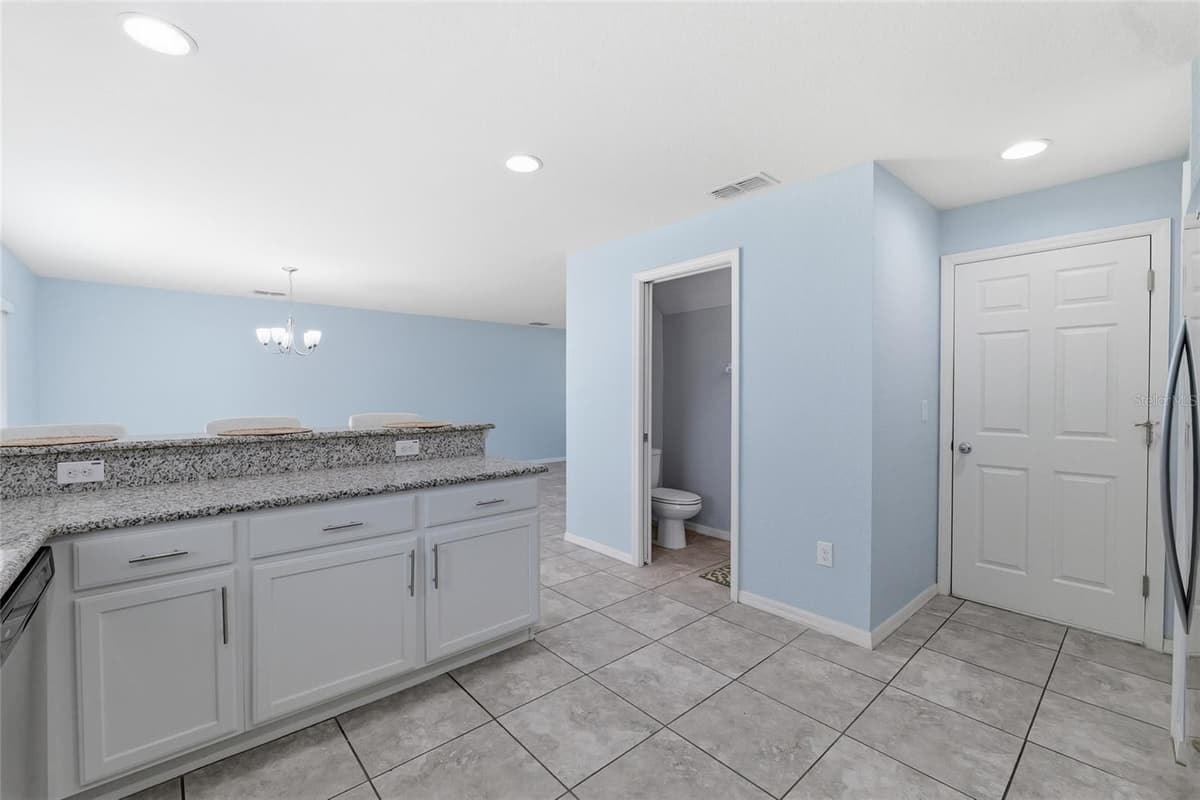 10421 RIVERCREST DRIVE — photo 10 of 49