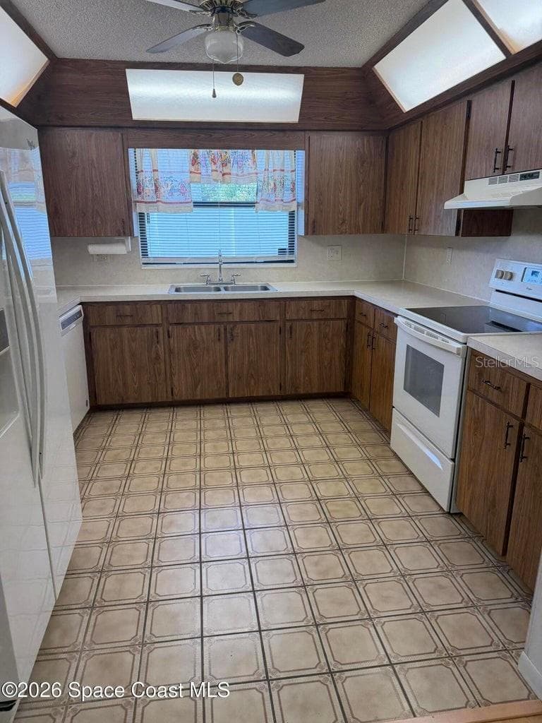 3079 SEA GATE CIRCLE — photo 3 of 27