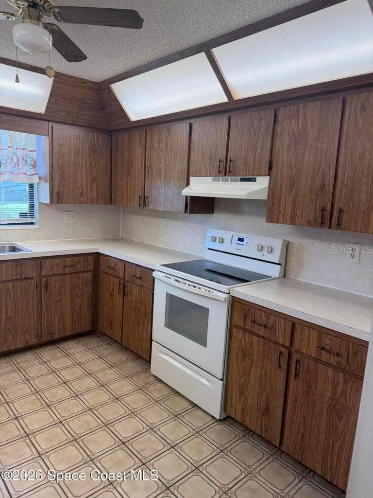 3079 SEA GATE CIRCLE — photo 10 of 27