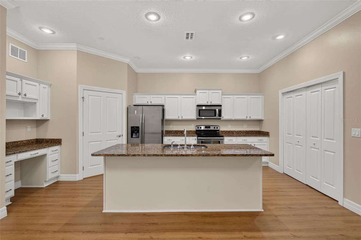 7980 SOUTHERN PINES DRIVE — photo 3 of 76