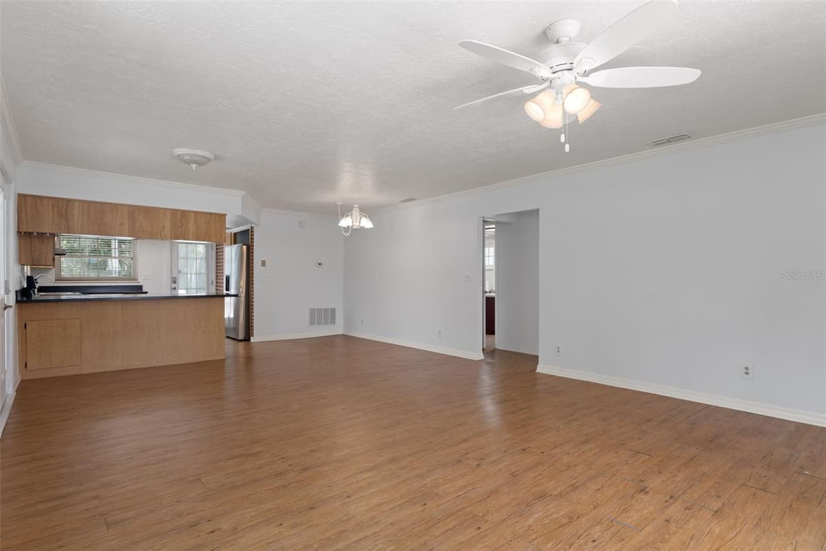 5447 BOULEVARD DRIVE — photo 15 of 74