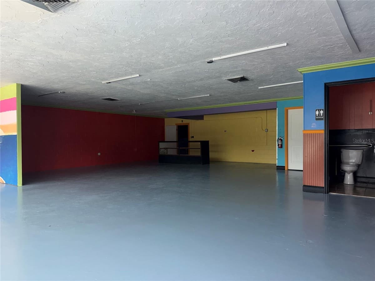 515 MAIN STREET — photo 7 of 22