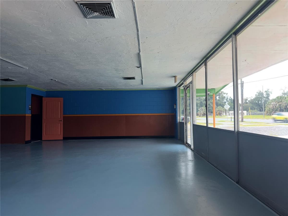 515 MAIN STREET — photo 8 of 22