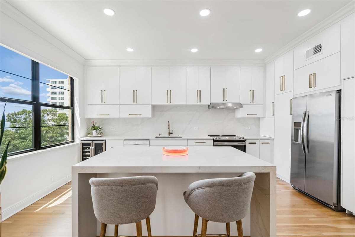 2109 BAYSHORE BOULEVARD — photo 8 of 20