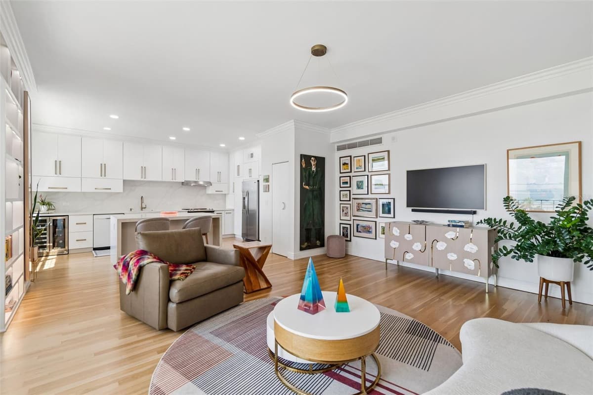 2109 BAYSHORE BOULEVARD — photo 5 of 20