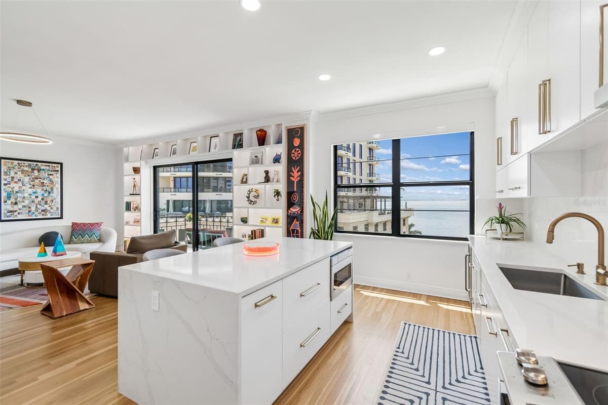 2109 BAYSHORE BOULEVARD — photo 10 of 20