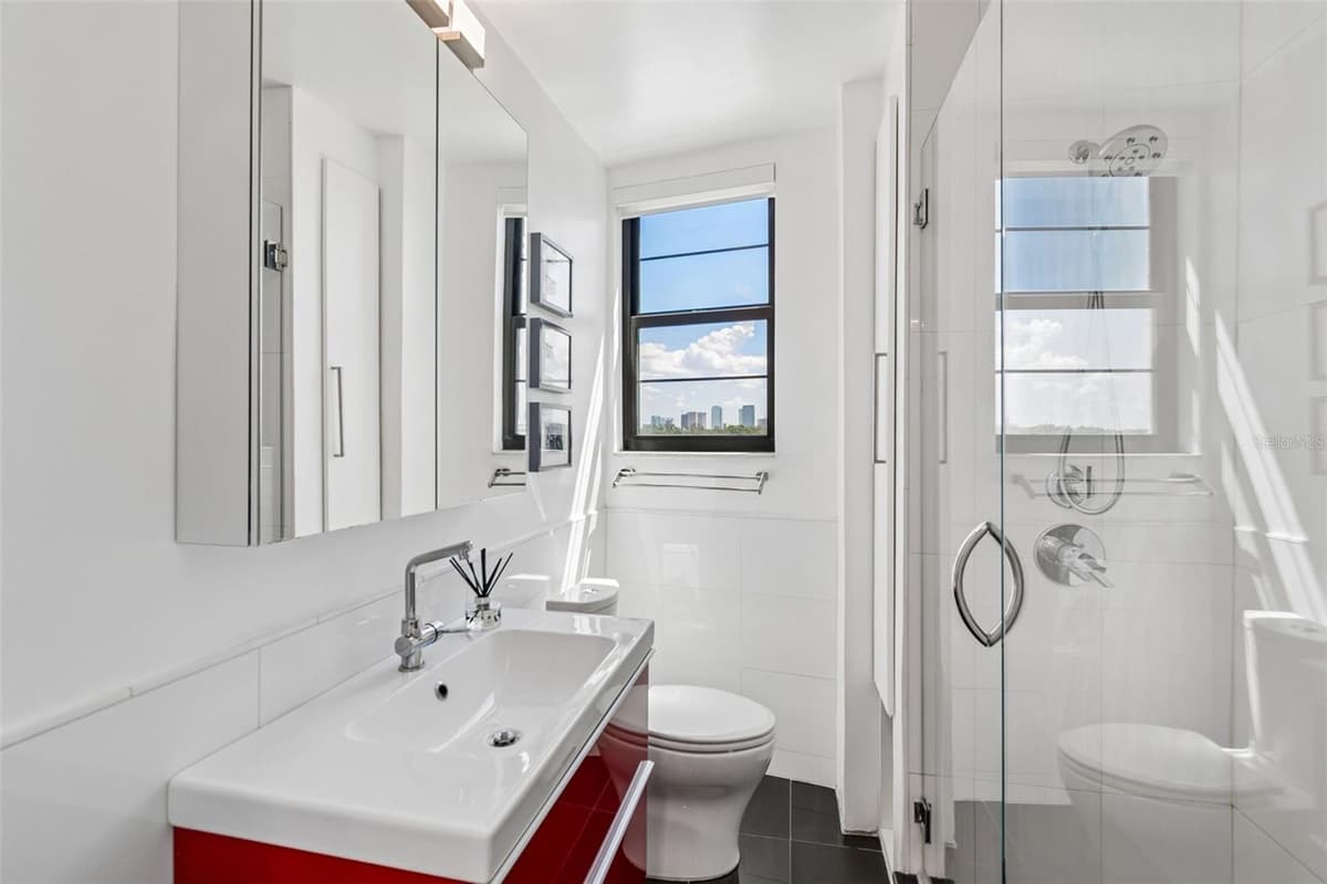 2109 BAYSHORE BOULEVARD — photo 17 of 20