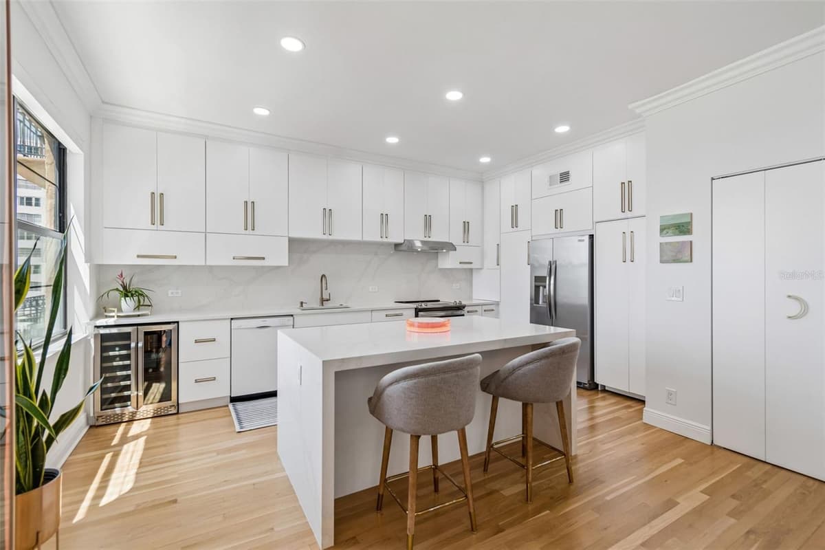 2109 BAYSHORE BOULEVARD — photo 7 of 20