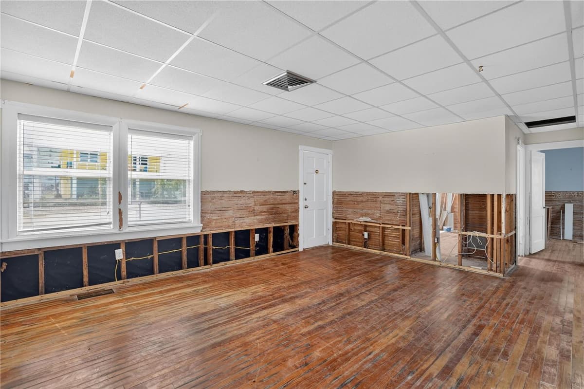 3050 DUPONT STREET — photo 13 of 37