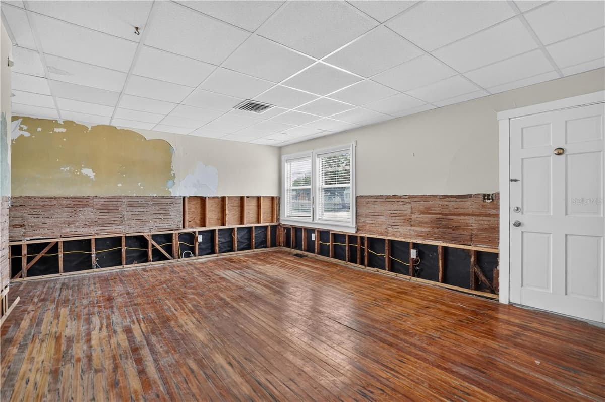 3050 DUPONT STREET — photo 11 of 37