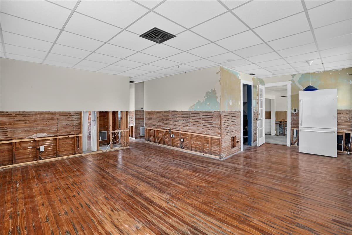3050 DUPONT STREET — photo 12 of 37