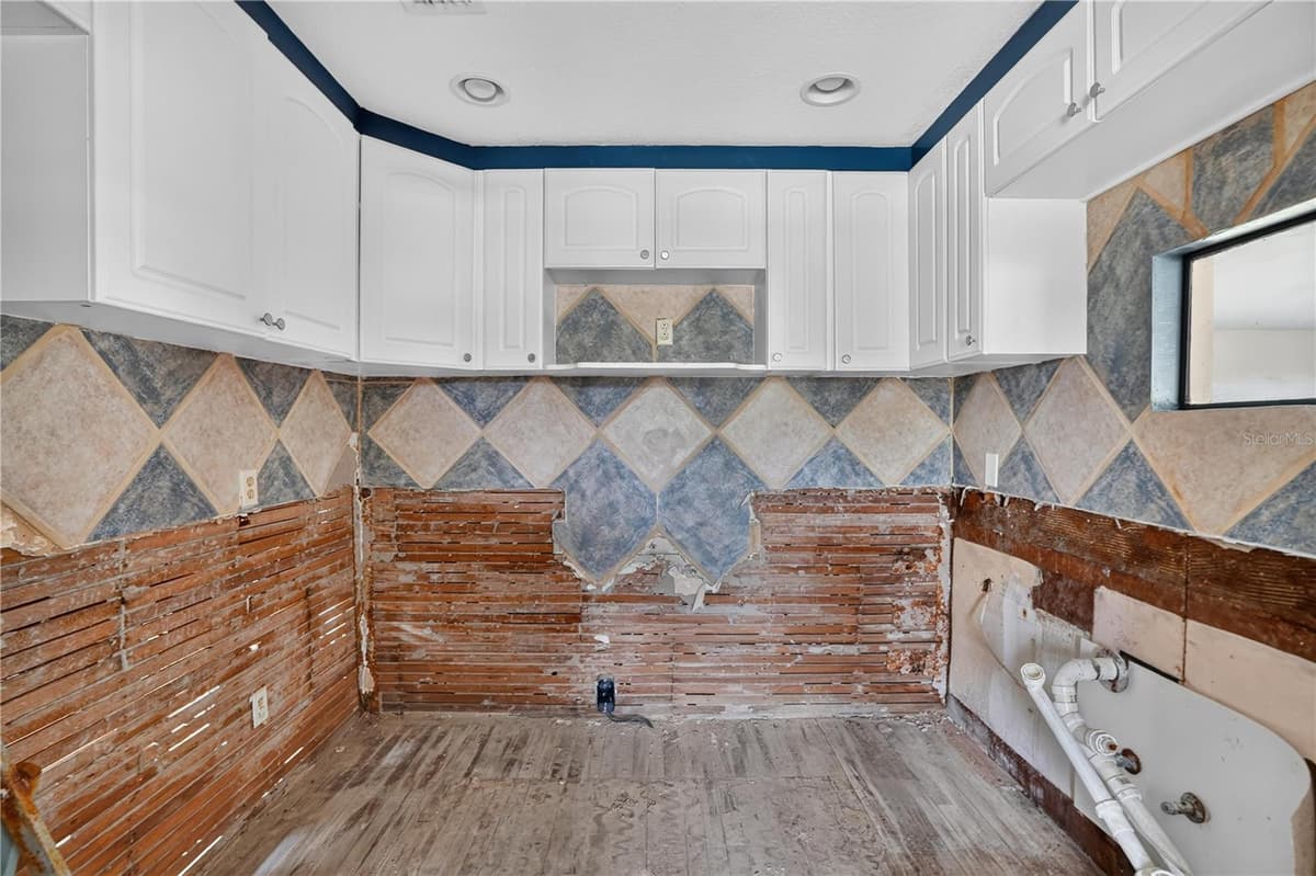 3050 DUPONT STREET — photo 14 of 37