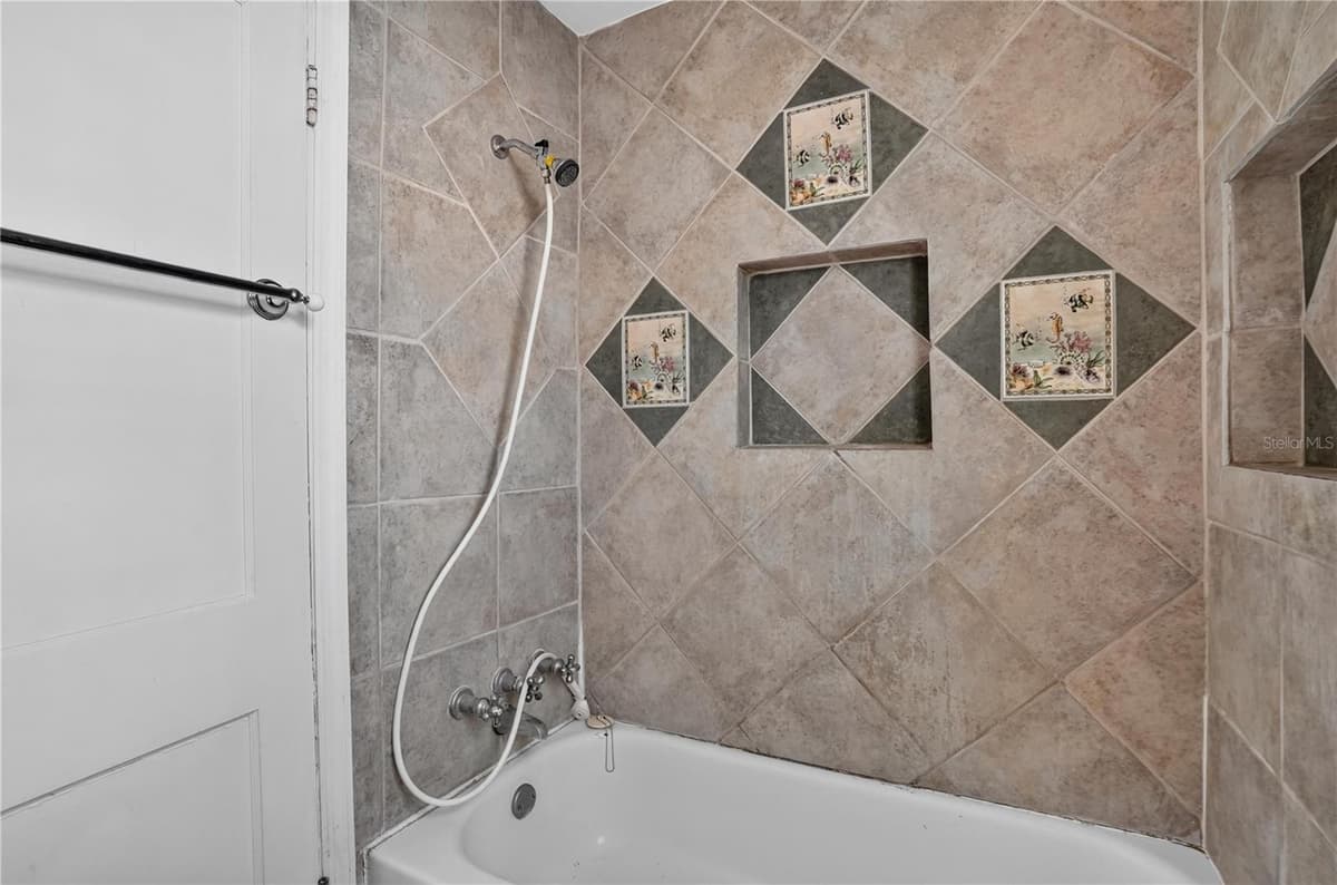 3050 DUPONT STREET — photo 18 of 37
