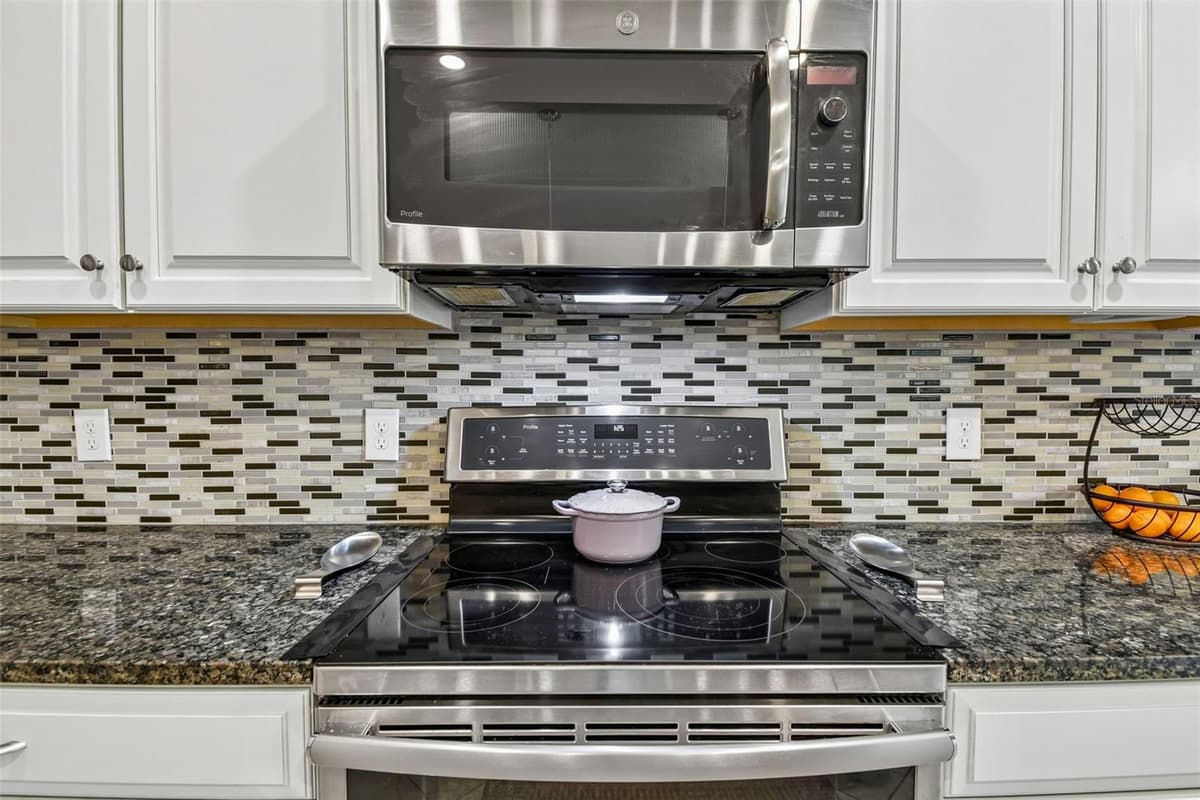 3758 HANWORTH LOOP — photo 8 of 56