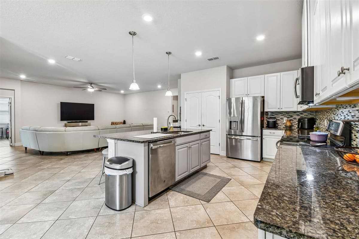 3758 HANWORTH LOOP — photo 10 of 56