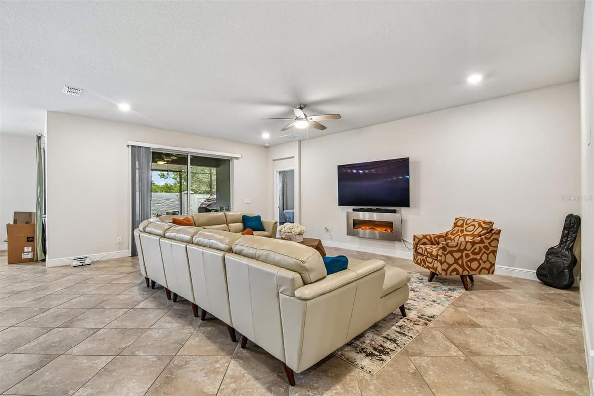 3758 HANWORTH LOOP — photo 16 of 56
