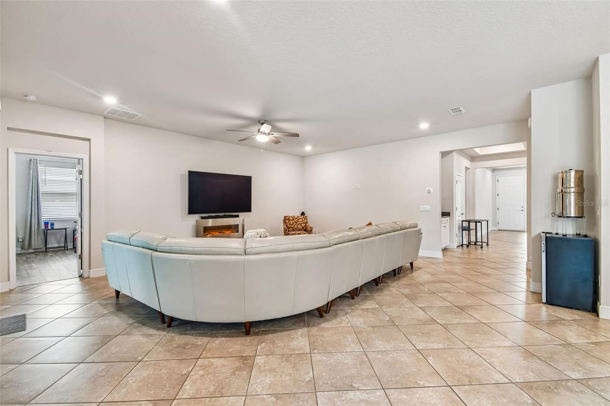 3758 HANWORTH LOOP — photo 18 of 56