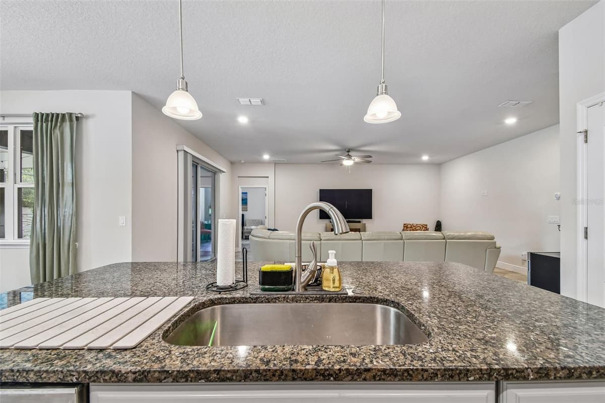 3758 HANWORTH LOOP — photo 9 of 56