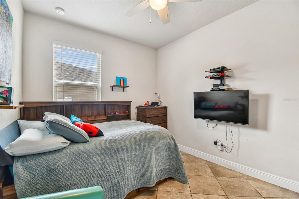 3758 HANWORTH LOOP — photo 19 of 56
