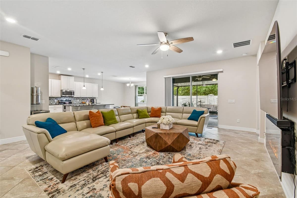3758 HANWORTH LOOP — photo 15 of 56