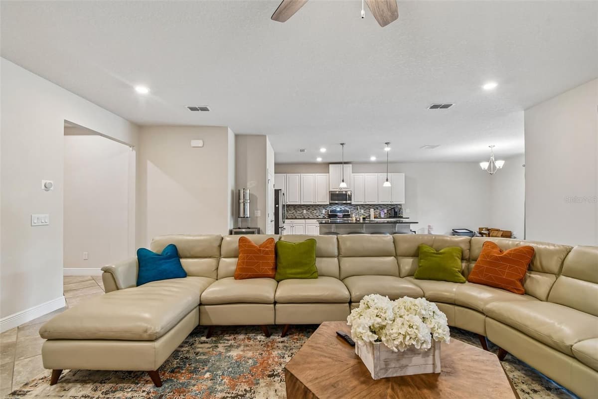 3758 HANWORTH LOOP — photo 13 of 56