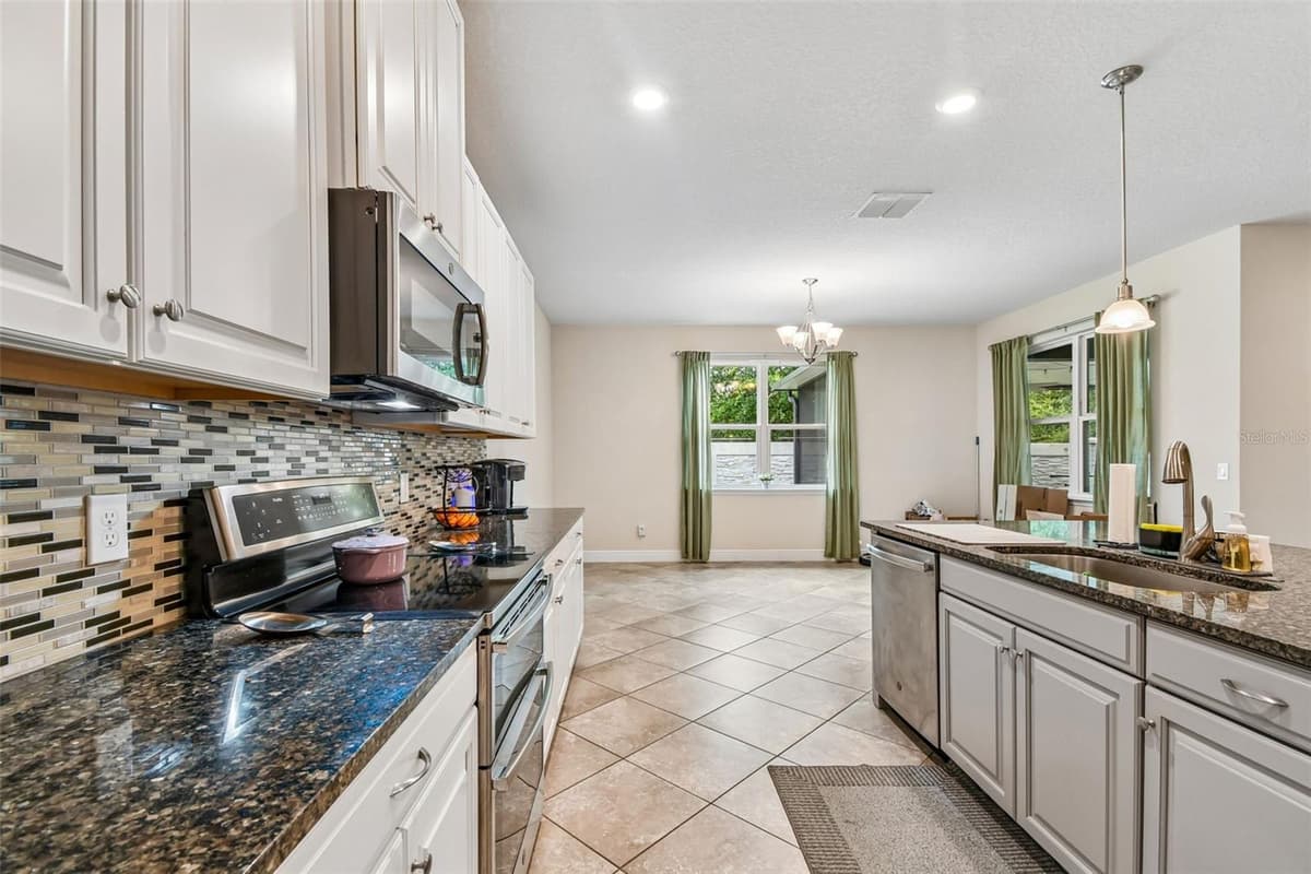 3758 HANWORTH LOOP — photo 4 of 56