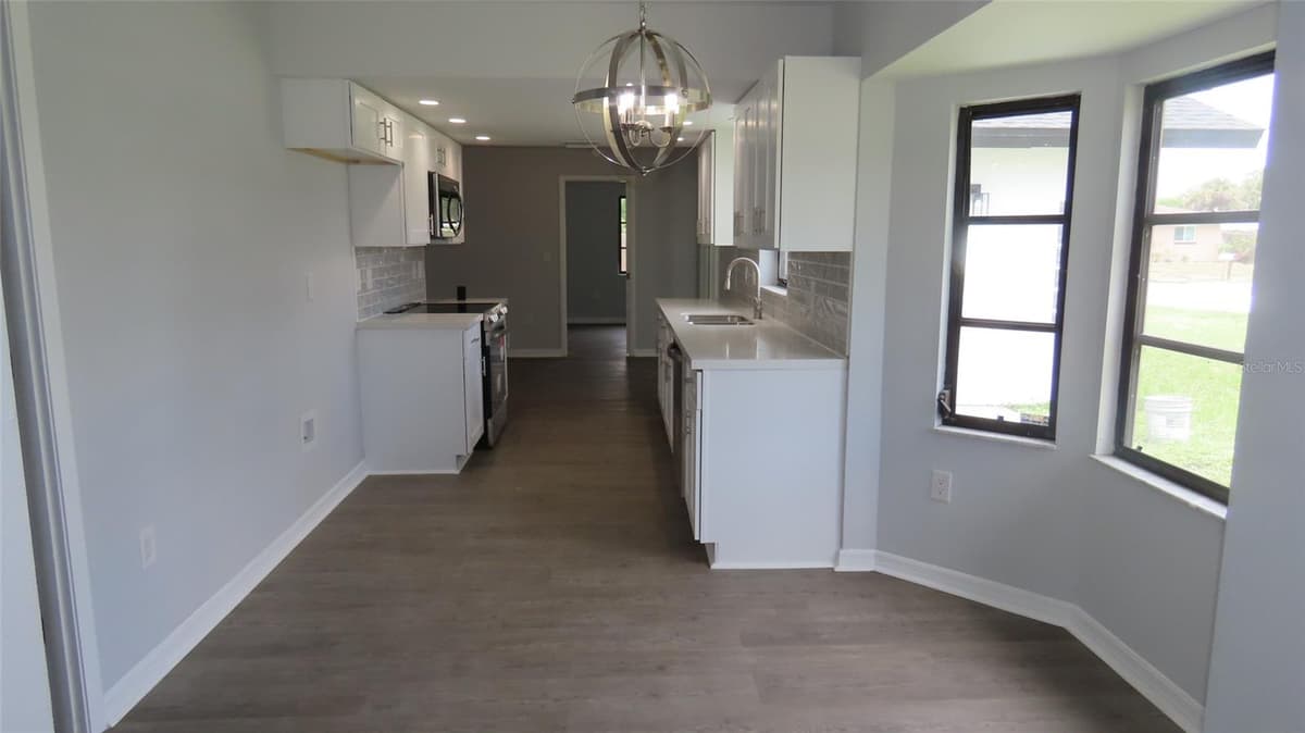 807 NECTAR ROAD — photo 17 of 30